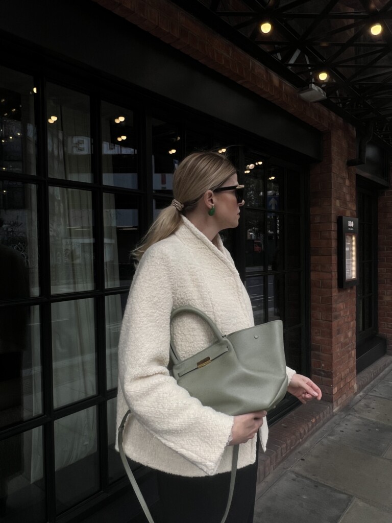 My honest Demellier bags review Eva McMahon and her outfit wearing the New York Midi tote in green pistachio colour 