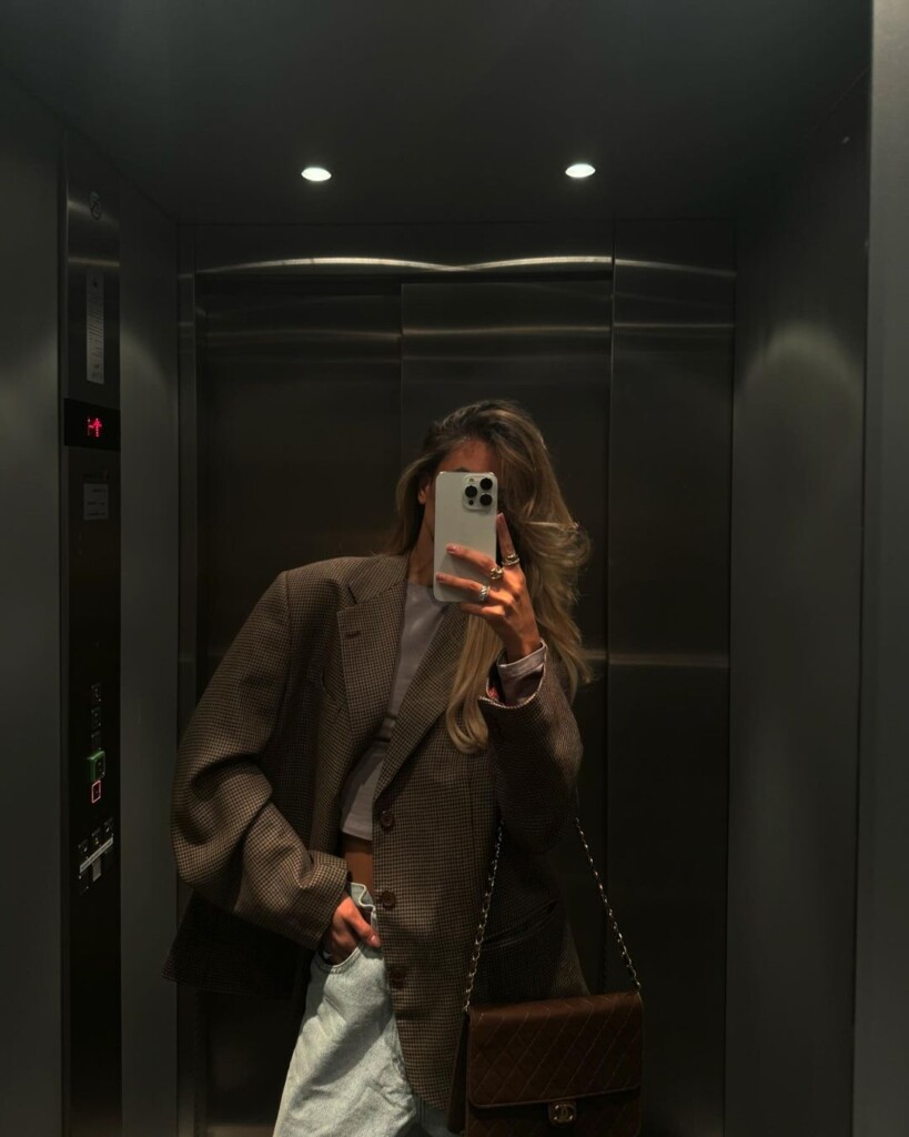 How to be that cool girl? elevator outfit - oversized blazer and vintage chanel bag 