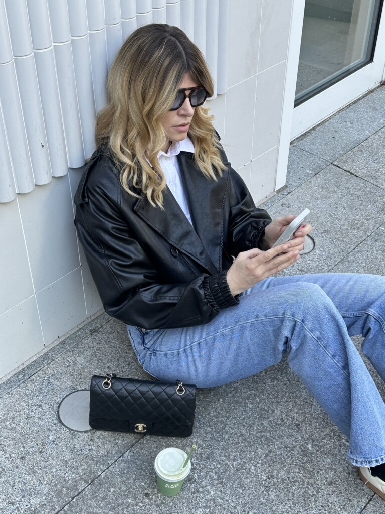 Scalp treatment for dry scalp - picture of Eva Mcmahon wearing jeans and her healthy scalp