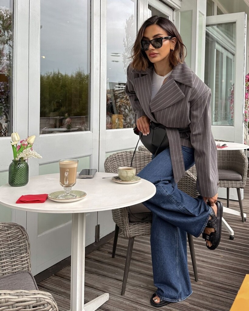 5 WEARABLE AUTUMN TRENDS 2024 Seline Ergul wearing wide leg jeans and cropped striped coat 