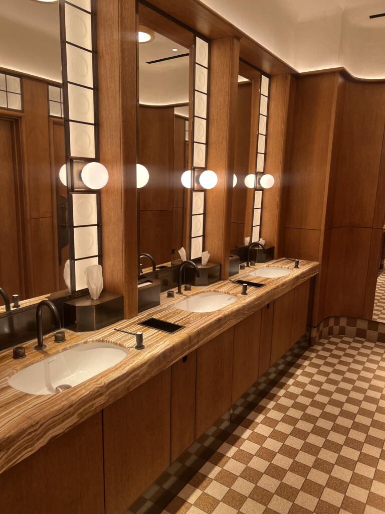 THE PARK LONDON REVIEW- CHIC GIRL'S BRUNCH the chic toilets at the Park restaurant 