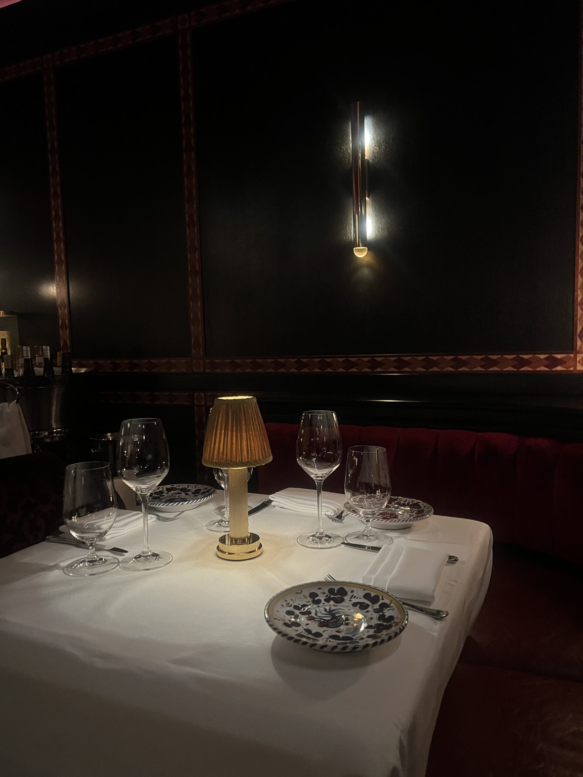 Carbone London - Glamour and Happy Taste buds ellegant table setting 